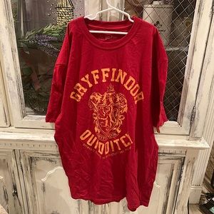 NEW Harry Potter World of Wizarding red Gryffindor Quidditch t-shirt
